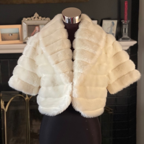 Faux fur bolero - Picture 4 of 8